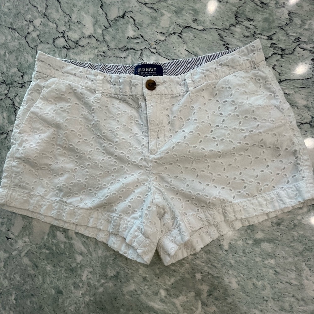 Old Navy White Eyelet Everyday 3 1/2" Shorts
